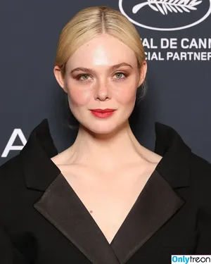 Elle Fanning / ellefanning nude photo #2967