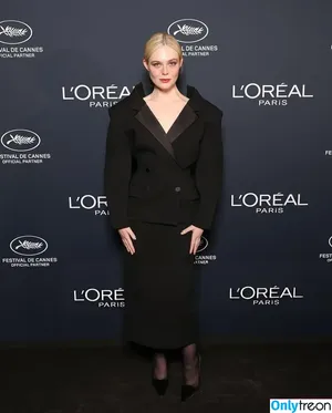 Elle Fanning / ellefanning nude photo #2968