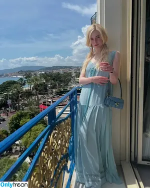Elle Fanning / ellefanning nude photo #2972
