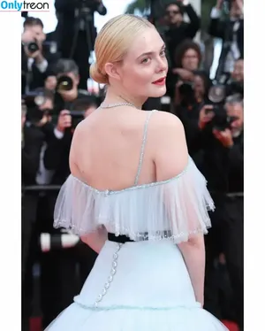 Elle Fanning / ellefanning nude photo #2980