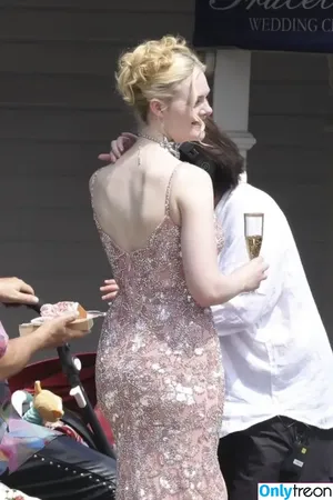 Elle Fanning / ellefanning nude photo #2992