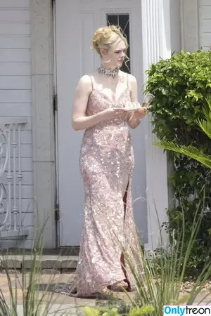 Elle Fanning / ellefanning nude photo #2993