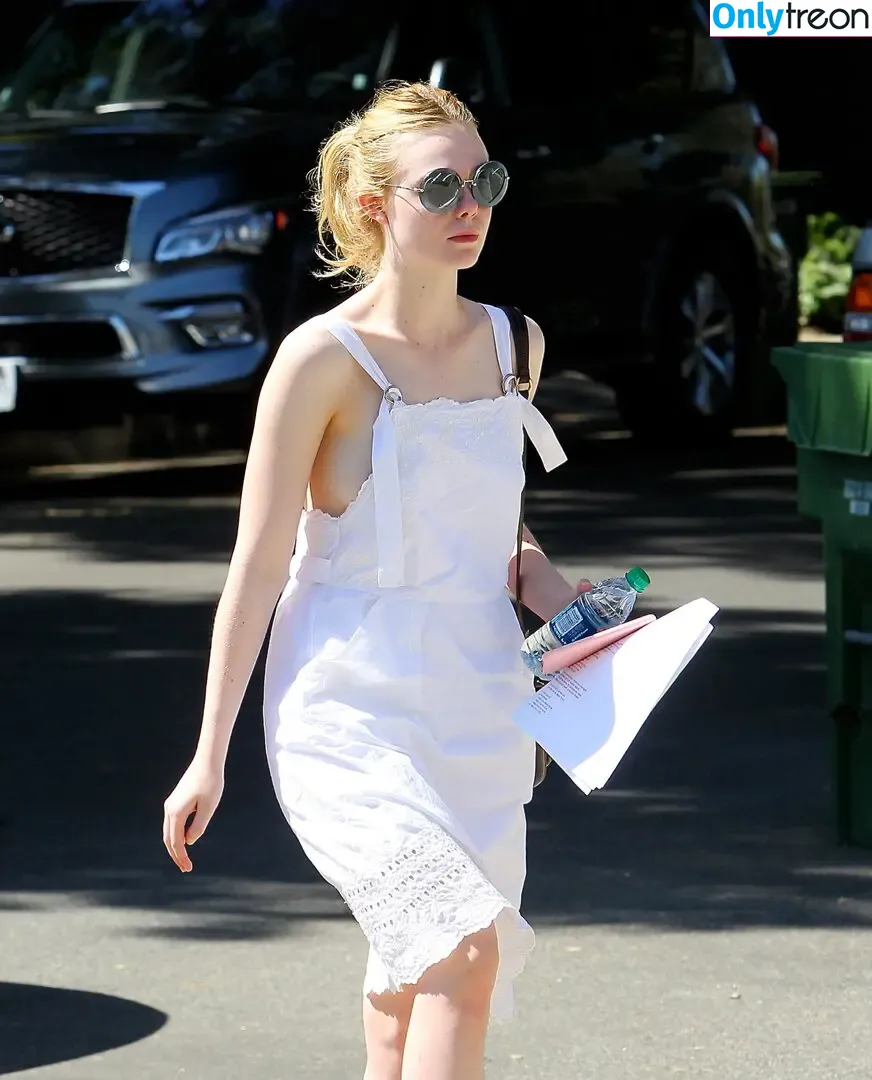 Elle Fanning nude photo #2653 (ellefanning)