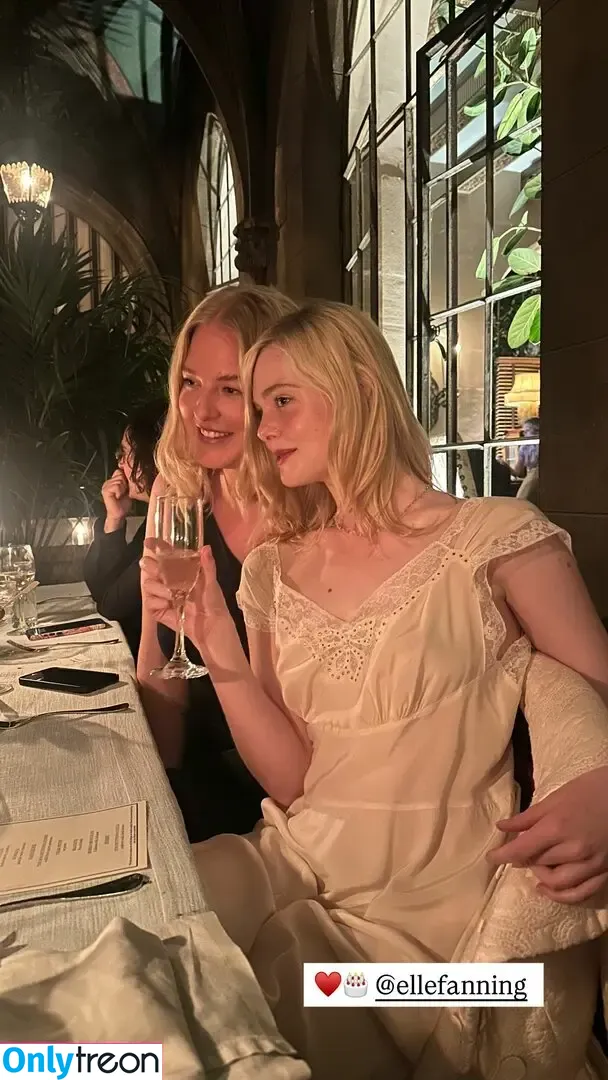 Elle Fanning nude photo #2868 (ellefanning)