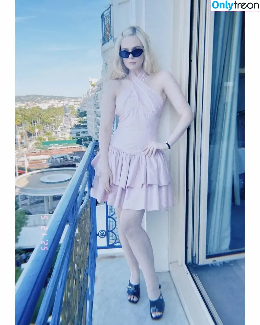 Elle Fanning nude photo #2890 (ellefanning)