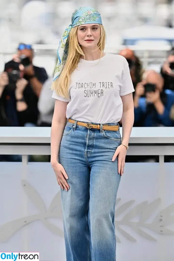 Elle Fanning nude photo #2901 (ellefanning)
