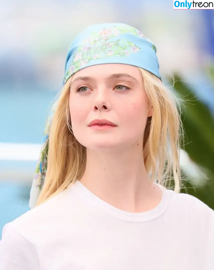 Elle Fanning nude photo #2915 (ellefanning)