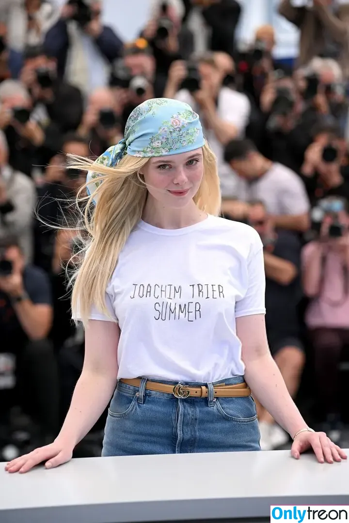 Elle Fanning nude photo #2922 (ellefanning)