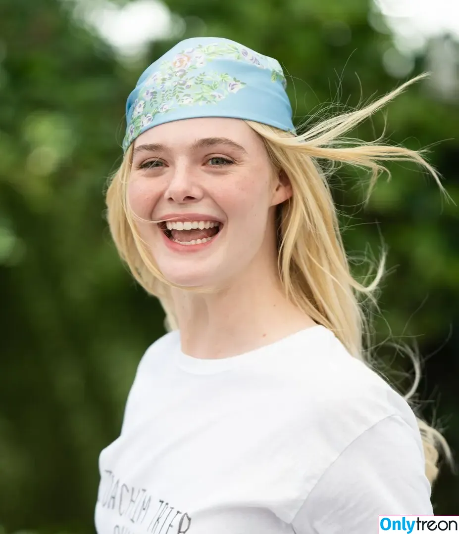 Elle Fanning nude photo #2939 (ellefanning)