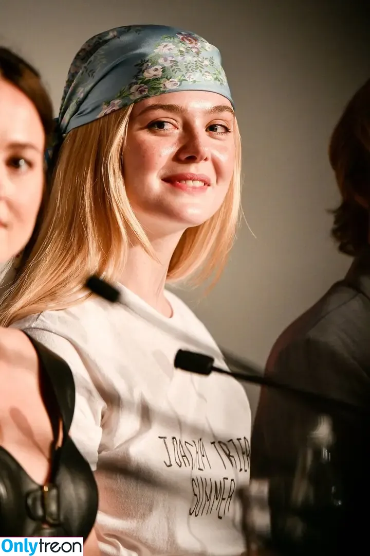 Elle Fanning nude photo #2943 (ellefanning)