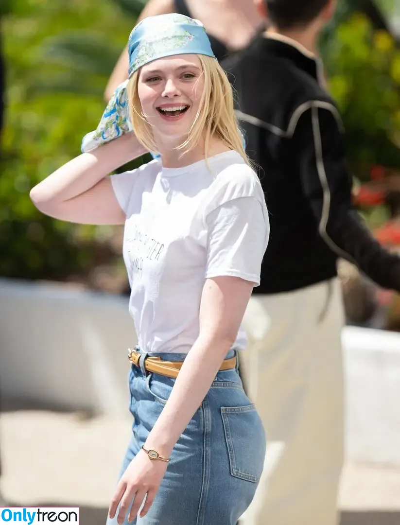Elle Fanning nude photo #2944 (ellefanning)