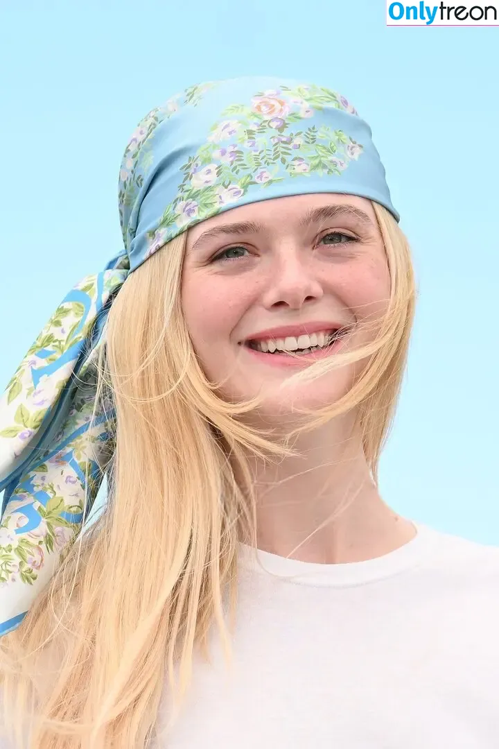 Elle Fanning nude photo #2947 (ellefanning)