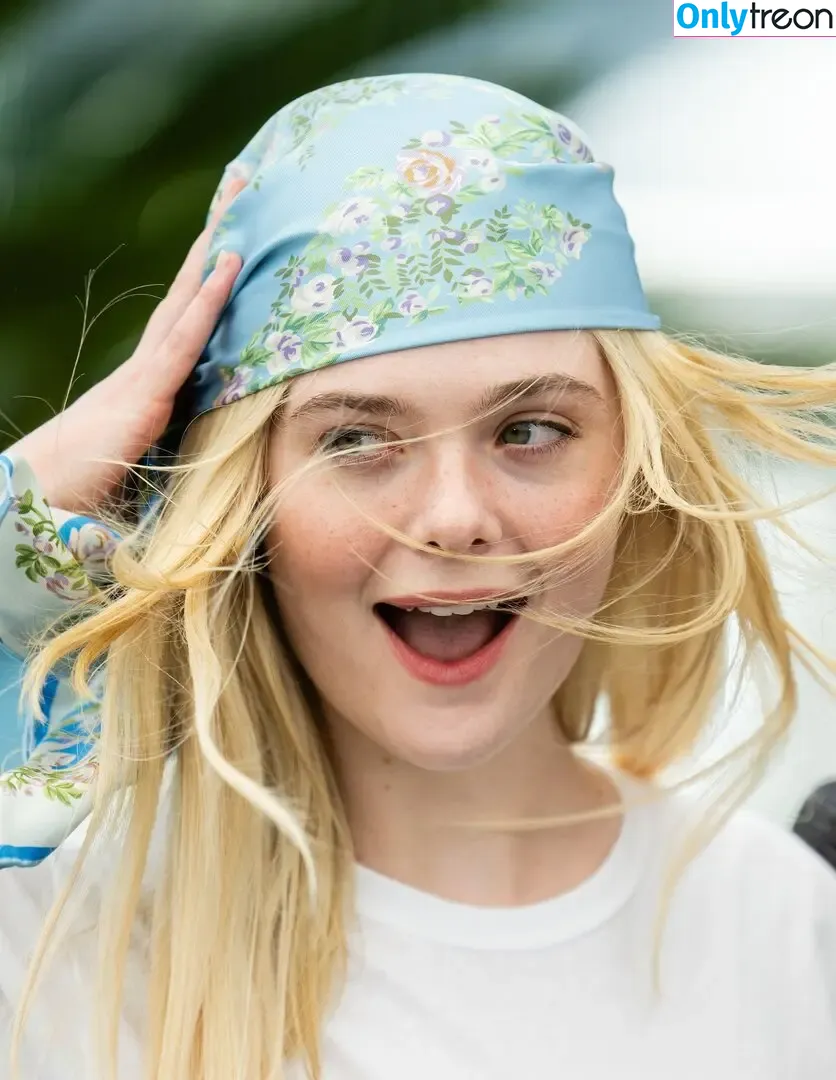 Elle Fanning nude photo #2949 (ellefanning)