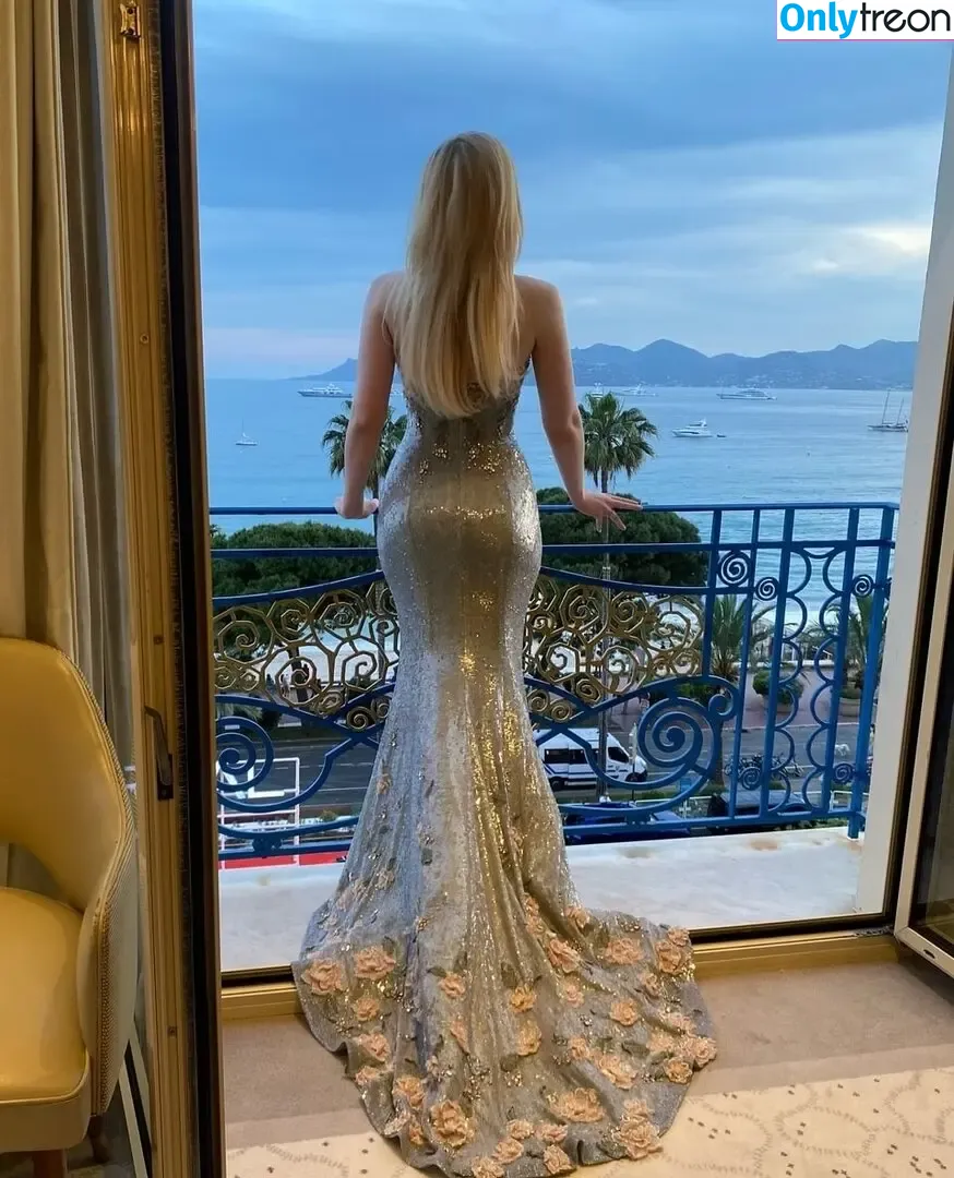 Elle Fanning nude photo #2958 (ellefanning)