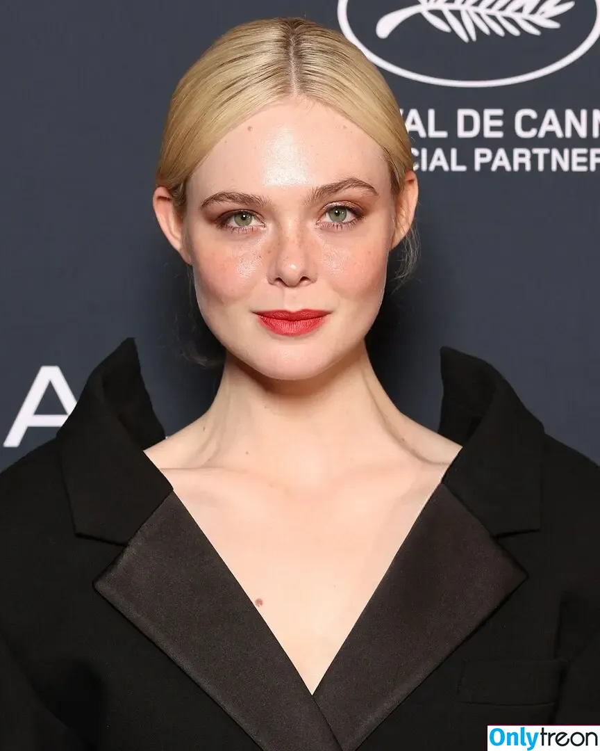 Elle Fanning nude photo #2967 (ellefanning)
