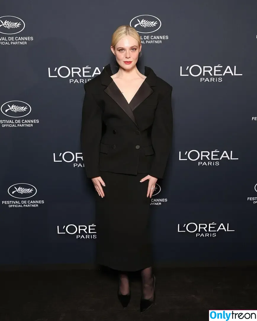 Elle Fanning nude photo #2968 (ellefanning)