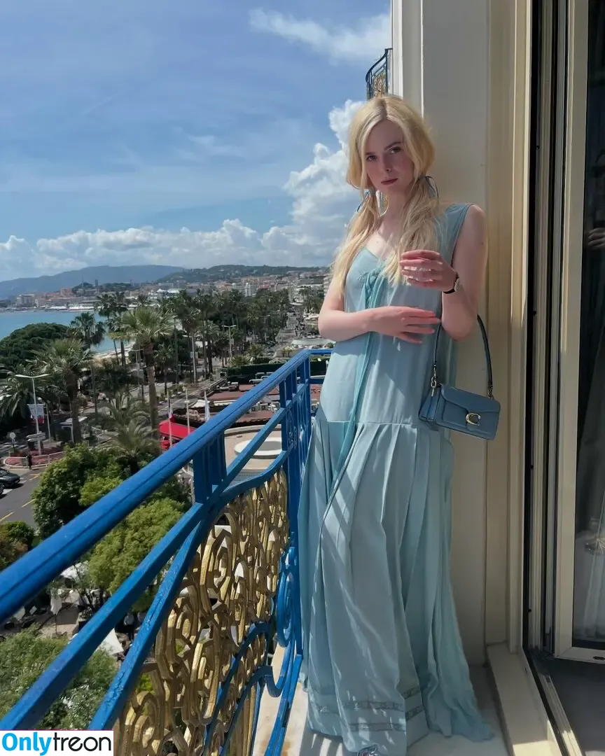 Elle Fanning nude photo #2972 (ellefanning)