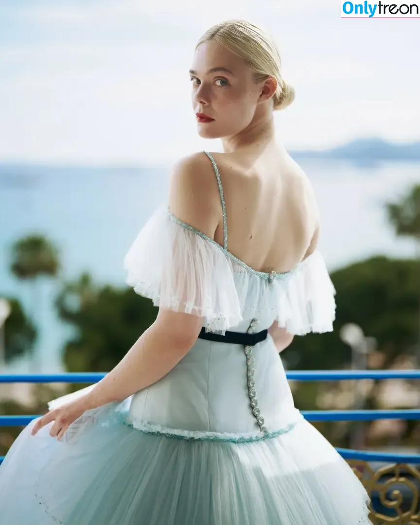 Elle Fanning nude photo #2976 (ellefanning)