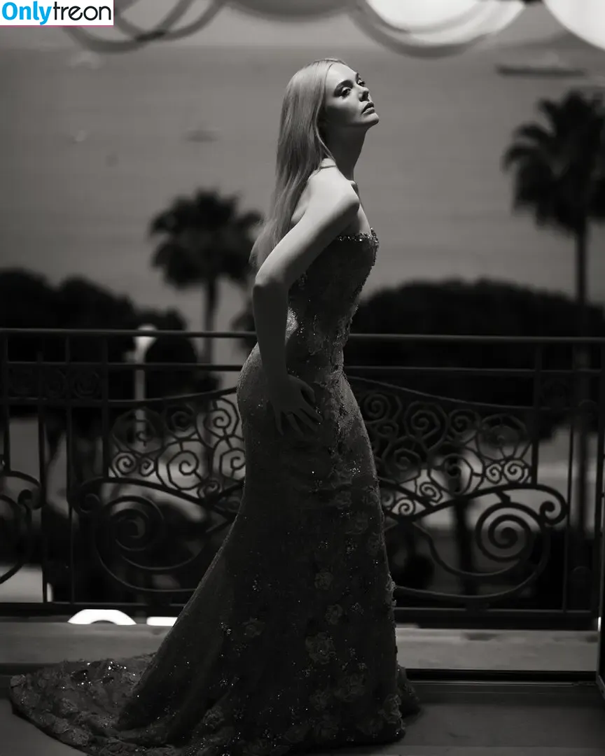 Elle Fanning nude photo #2987 (ellefanning)