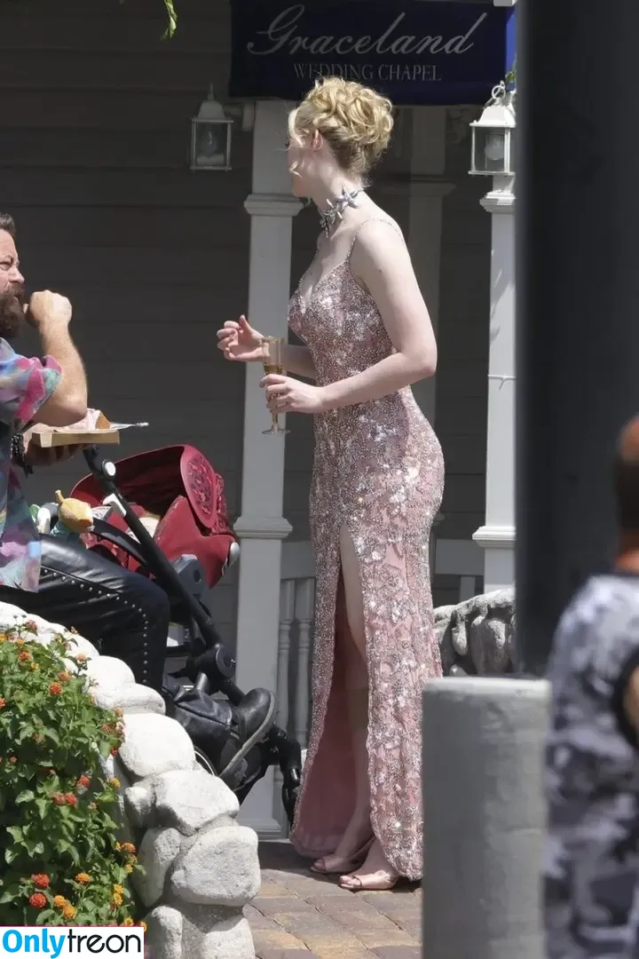 Elle Fanning nude photo #2994 (ellefanning)