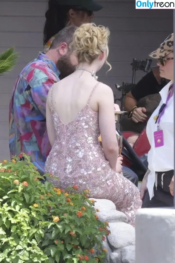 Elle Fanning nude photo #2999 (ellefanning)