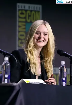 Elle Fanning / ellefanning nude photo #3010
