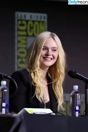 Elle Fanning / ellefanning nude photo #3012