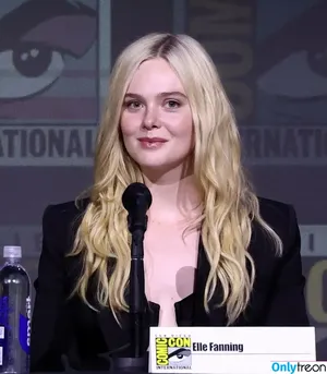 Elle Fanning / ellefanning nude photo #3018