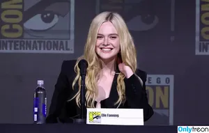 Elle Fanning / ellefanning nude photo #3029
