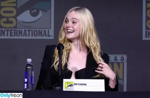 Elle Fanning / ellefanning nude photo #3033