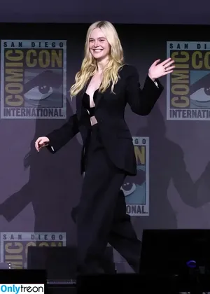 Elle Fanning / ellefanning nude photo #3034