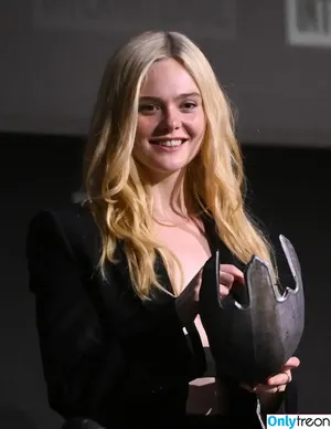 Elle Fanning / ellefanning nude photo #3041