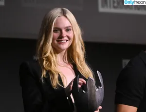 Elle Fanning / ellefanning nude photo #3042