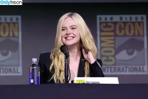 Elle Fanning / ellefanning nude photo #3047