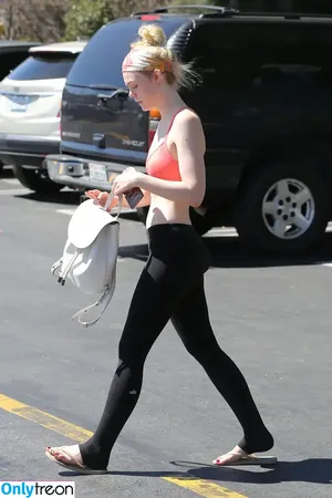 Elle Fanning / ellefanning nude photo #3080