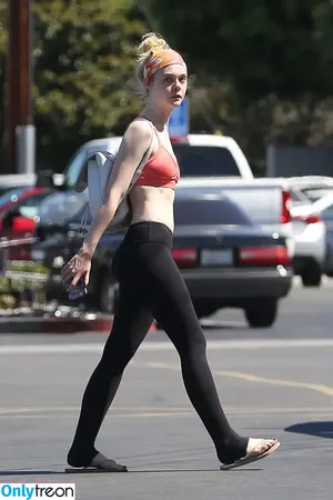Elle Fanning / ellefanning nude photo #3087