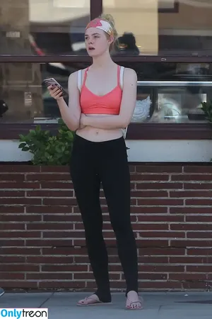 Elle Fanning / ellefanning nude photo #3096