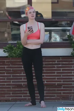 Elle Fanning / ellefanning nude photo #3100
