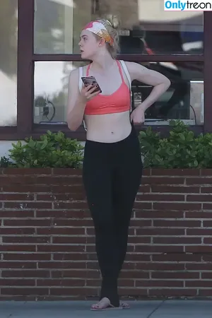 Elle Fanning / ellefanning nude photo #3105