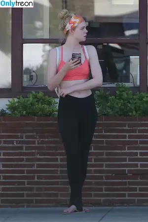Elle Fanning / ellefanning nude photo #3106