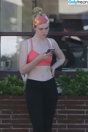 Elle Fanning / ellefanning nude photo #3107