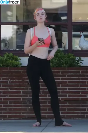 Elle Fanning / ellefanning nude photo #3109