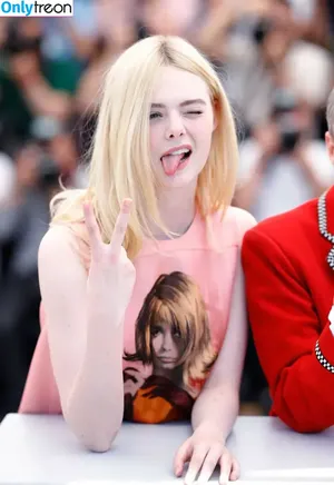 Elle Fanning / ellefanning nude photo #3139