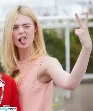 Elle Fanning / ellefanning nude photo #3141