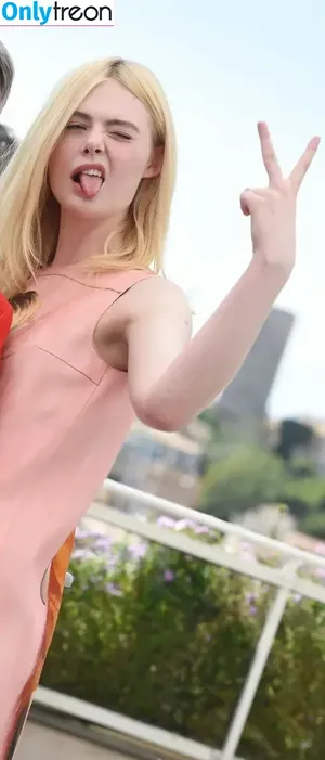 Elle Fanning / ellefanning nude photo #3144