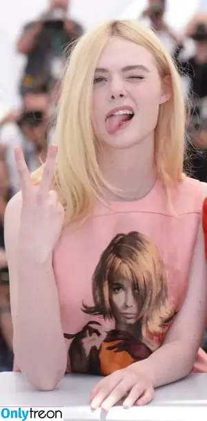 Elle Fanning / ellefanning nude photo #3147