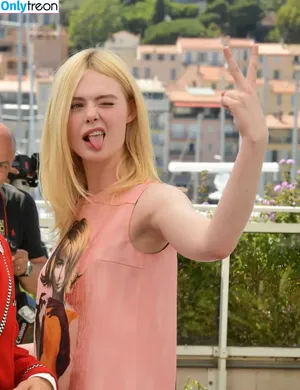 Elle Fanning / ellefanning nude photo #3149