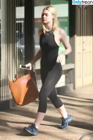 Elle Fanning / ellefanning nude photo #3169