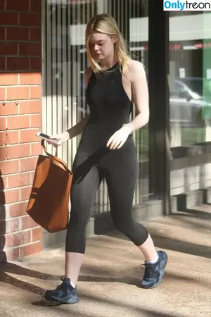 Elle Fanning / ellefanning nude photo #3172