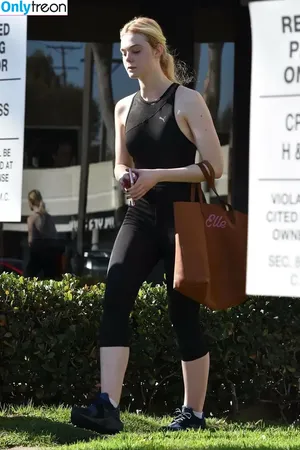 Elle Fanning / ellefanning nude photo #3180